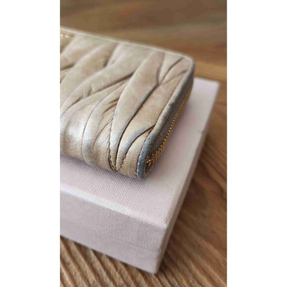 Miu Miu Beige Matelassé Wallet - Picture 12 of 13